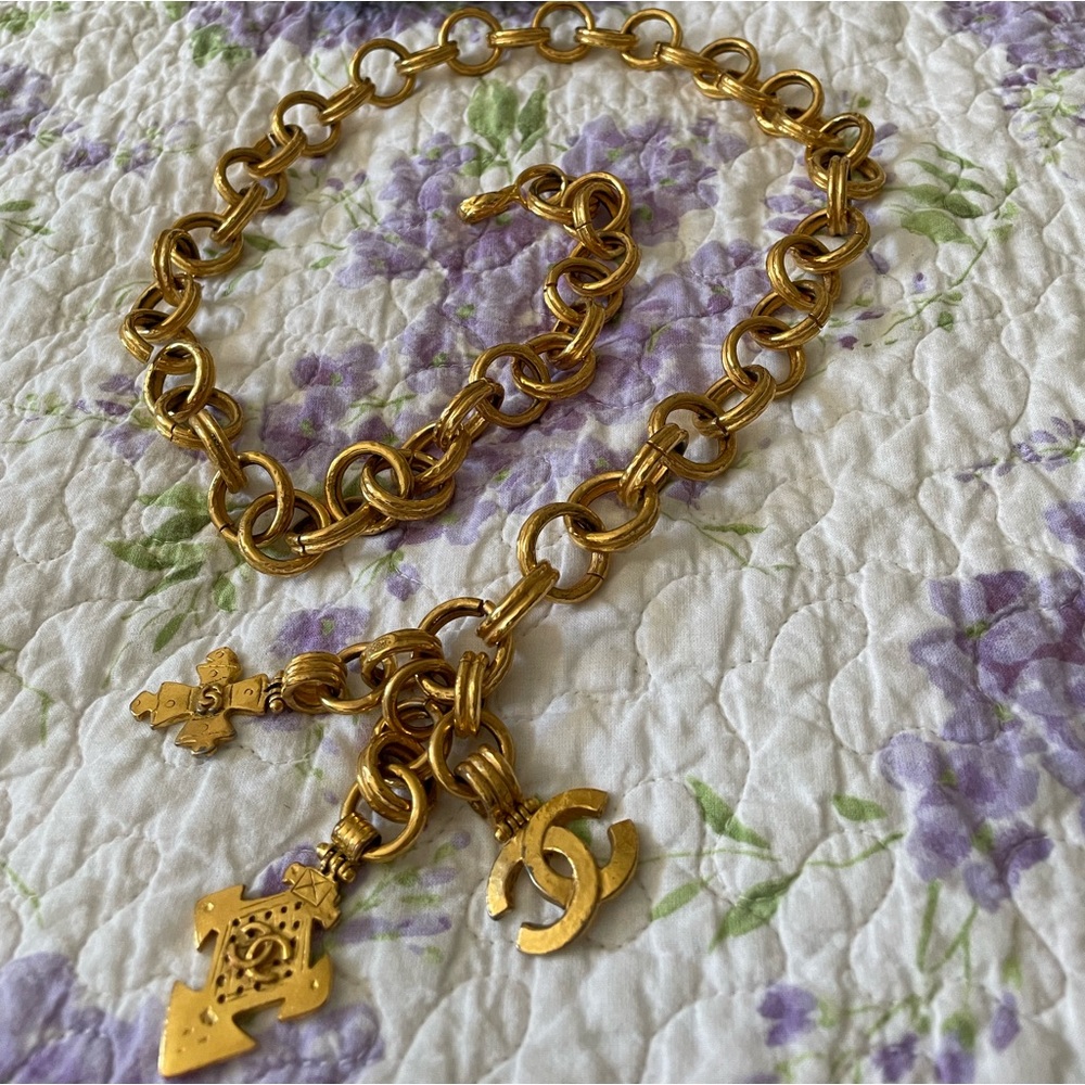 Authentic Vintage CHANEL Belt. RARE Collector’s piece. Very Good Condition. 32”